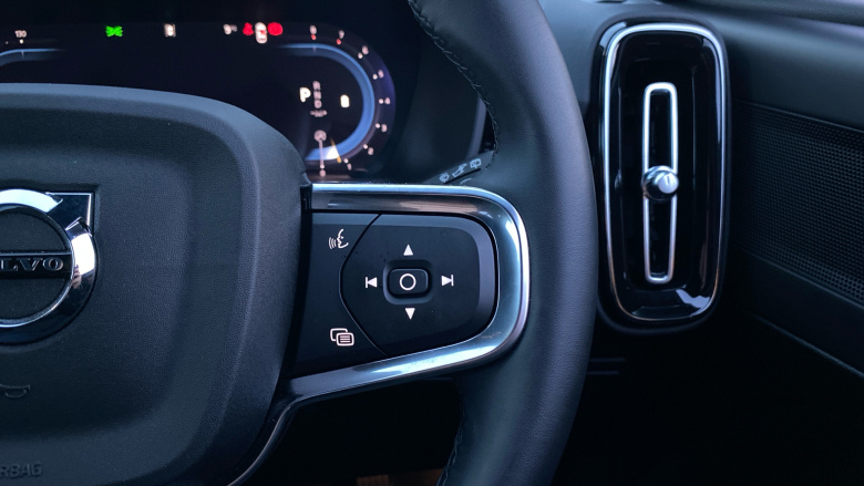 Volvo XC40 2.0 B3P Plus Dark 5dr Auto Petrol Estate